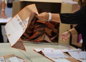 Elezioni nelle Marche affluenza e vantaggio Acquaroli