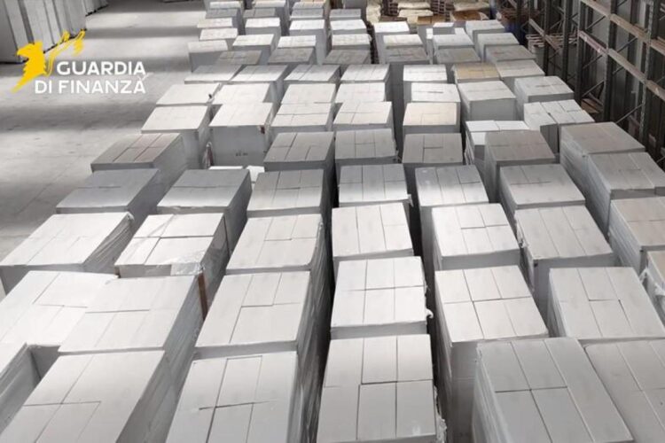 In un bunker di Cassino scoperta la più grande fabbrica clandestina di sigarette