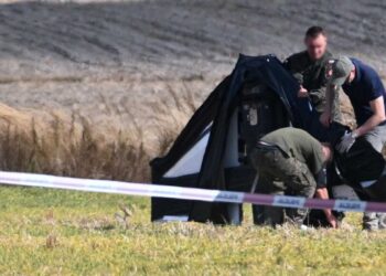 Forze dell'ordine indagano nel luogo in cui si è schiantato il drone in Polonia