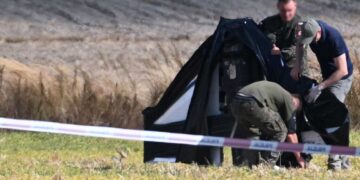 Forze dell'ordine indagano nel luogo in cui si è schiantato il drone in Polonia