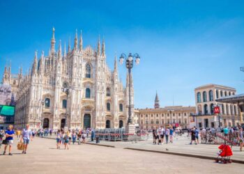 Il Duomo, una delle zone rosse di Milano prorogate fino al 30 marzo 2026