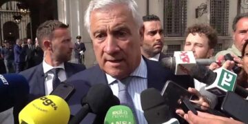 Il ministro degli Esteri Antonio Tajani risponde alle accude di Bayrou