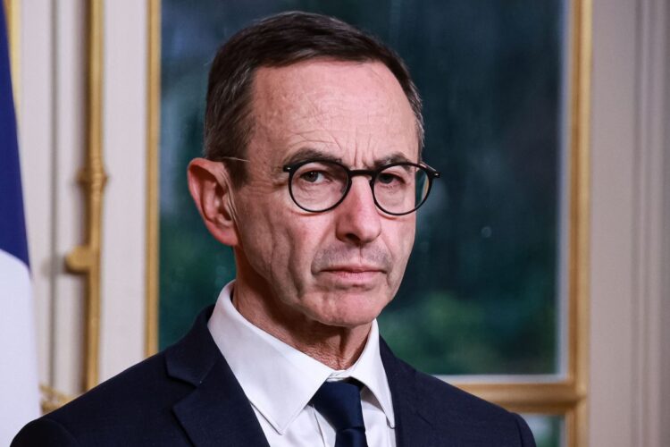 Il ministro dell'Interno francese Bruno Retailleau dopo la caduta del governo Bayrou in Francia chiede elezioni immediate per evitare disordini