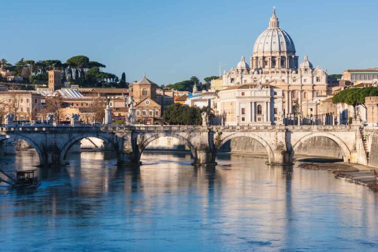 Incidente mortale sul lavoro per un giovane operaio morto sulla banchina del Tevere a Roma