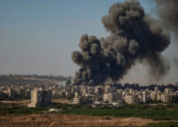 Israele bombarda un deposito di armi di Hezbollah in Libano