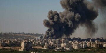 Israele bombarda un deposito di armi di Hezbollah in Libano