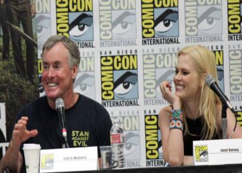 John C. McGinley durante un panel al Comi-Con di San Diego