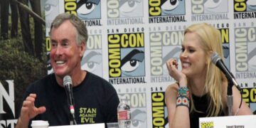 John C. McGinley durante un panel al Comi-Con di San Diego