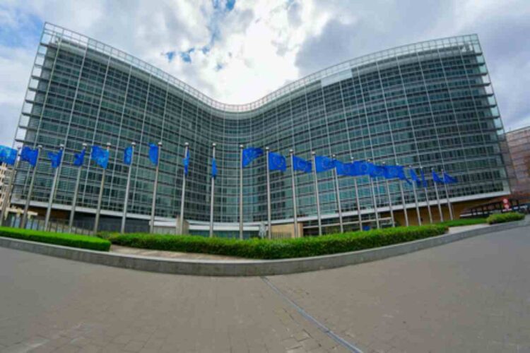 L'Ue avverte la Cina