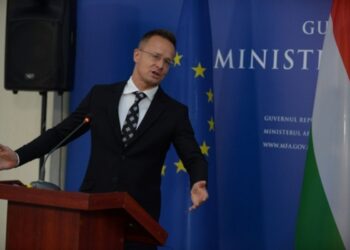 L'Ungheria accusa altri Paesi Ue di comprare petrolio russo in segreto