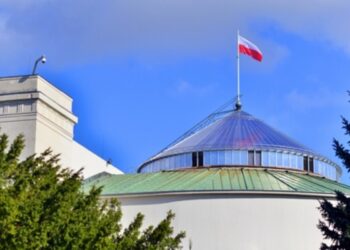 La Polonia avverte che è in atto una minaccia ibrida con i droni russi sul territorio NATO