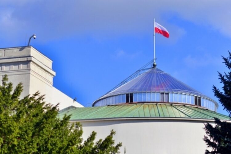 La Polonia avverte che è in atto una minaccia ibrida con i droni russi sul territorio NATO