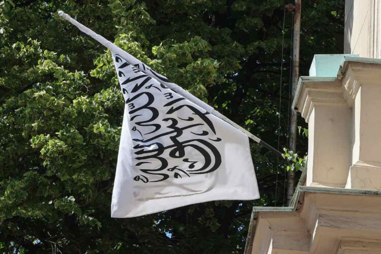 La bandiera dell'Emirato Islamico dell'Afghanistan