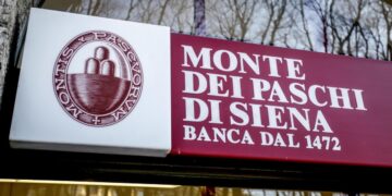 La filiale della Banca Monte dei Paschi di Siena in piazza Cordusio a Milano@ANSA