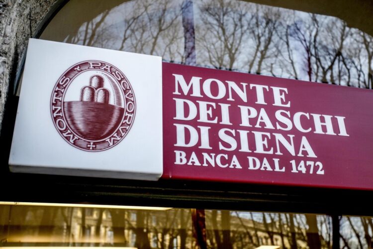 La filiale della Banca Monte dei Paschi di Siena in piazza Cordusio a Milano@ANSA