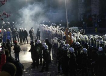 La polizia blocca la sede del CHP a Istanbul