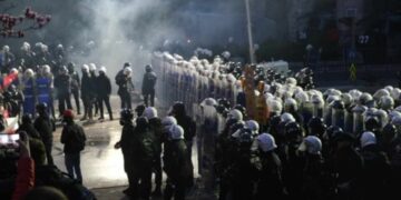 La polizia blocca la sede del CHP a Istanbul