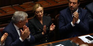 La premier Giorgia Meloni insieme ai due vicepremier Antonio Tajani e Matteo Salvini