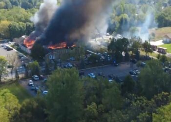 L'incendio appiccato dall'autore della sparatoria in Michigan