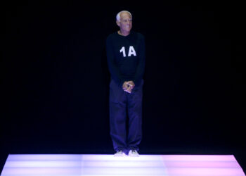 Lo stilista Giorgio Armani al termine della sfilata@ANSA