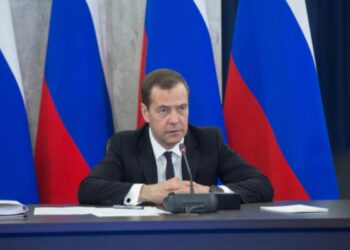 Medvedev lancia l'allarme su un attacco dalla Finlandia