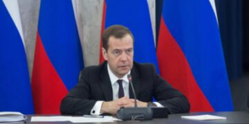Medvedev lancia l'allarme su un attacco dalla Finlandia