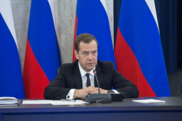 Medvedev lancia l'allarme su un attacco dalla Finlandia