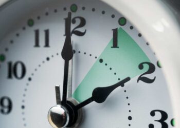 Perché il 26 ottobre sposteremo ancora l’orologio? La risposta non è quella che pensi (e riguarda le bollette)