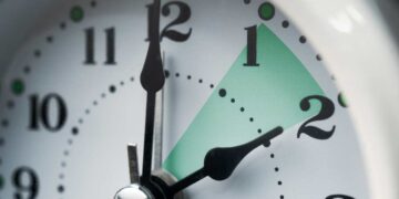 Perché il 26 ottobre sposteremo ancora l’orologio? La risposta non è quella che pensi (e riguarda le bollette)