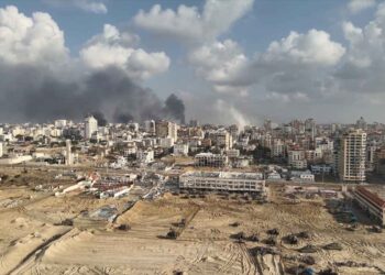 Un'immagine di Gaza City martoriata dalla guerra