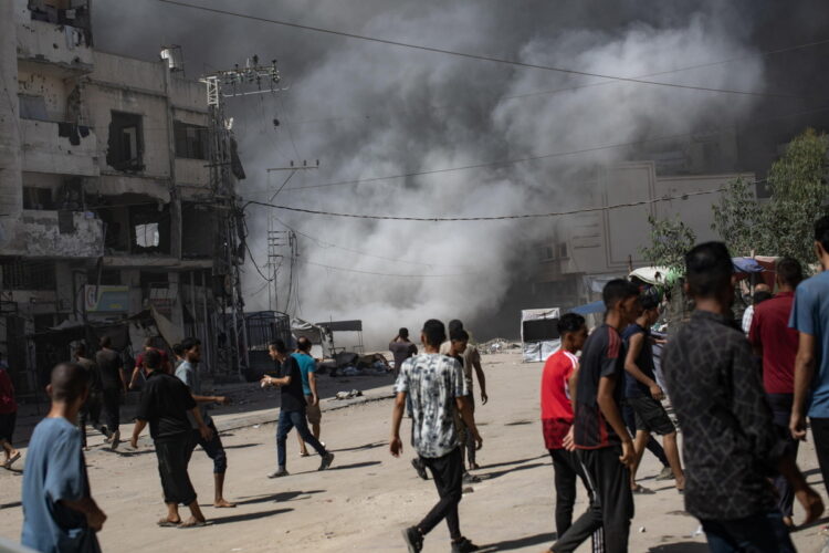 Palestinians react as smoke rises after Israeli airstrike@ANSA