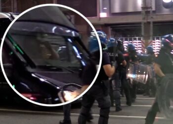 Attimi di tensione tra polizia e carabinieri al corteo pro Palestina a Milano