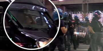 Attimi di tensione tra polizia e carabinieri al corteo pro Palestina a Milano