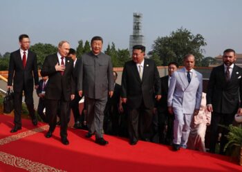 Putin e Kim Jong-un insieme a Xi Jinping