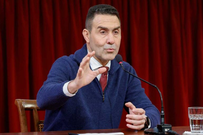 Vannacci prepara 10 misure di governo e critica la manovra