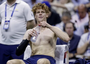 Sinner of Italy hydrates in between games against Auger-Aliassime of Canada@ANSA