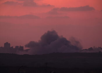 Smoke rises as a result of an Israeli airstrike on the outskirts of Gaza City@ANSA