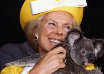 The_Duchess_of_Kent_with_koala@wikipedia.org