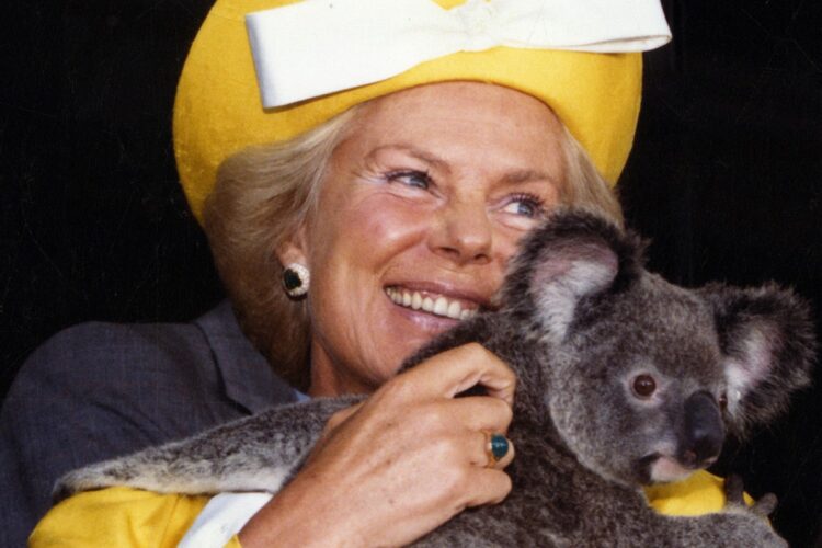 The_Duchess_of_Kent_with_koala@wikipedia.org
