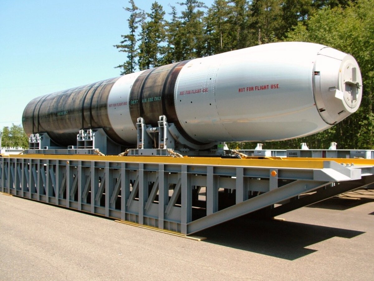 UGM-133_Trident_II_inert@commons.wikimedia.org