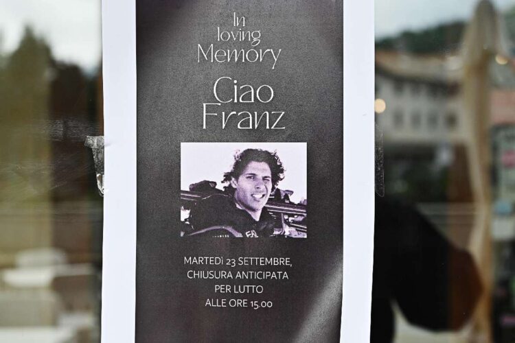 Un momento dei funerale di Matteo Franzoso