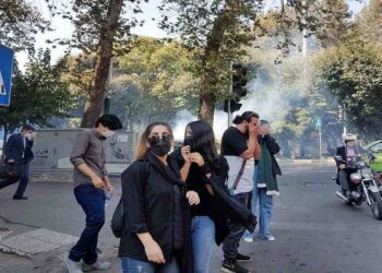 Una protesta in Iran scoppiata in seguito alla morte di Mahsa Amini