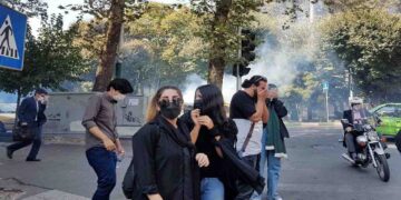 Una protesta in Iran scoppiata in seguito alla morte di Mahsa Amini