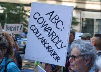 Una protesta scoppiata in seguito alla sospensione di Jimmy Kimmel