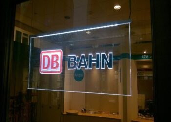 Un'insegna della Deutsche Bahn