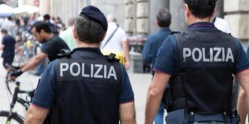 Uomo accoltellato a Milano