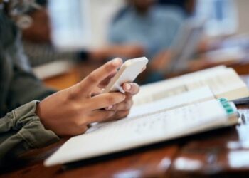 Valditara sui celulari in classe