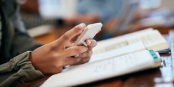 Valditara sui celulari in classe