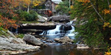 West-virginia-autumn-grist-mill-fall-foliage@commons.wikimedia.org