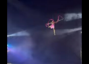 acrobata precipita durante spettacolo circense